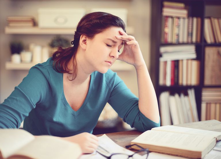 Woman at desk stressed out.